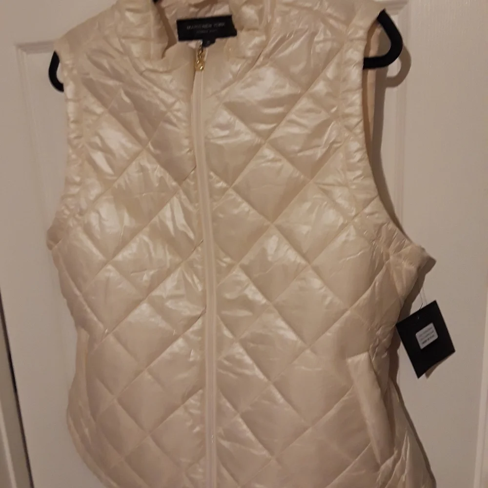 Brand new beautiful vest - Picture 5 of 5